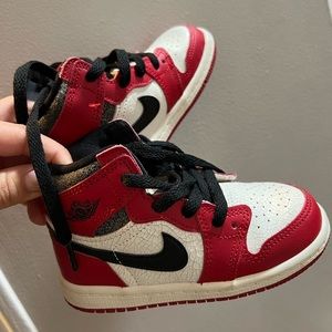 Jordan 1 Retro High OG
Chicago Lost and Found (Td)